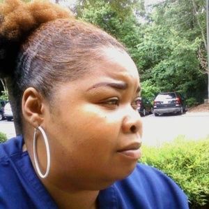 Meet your Posher, Mia